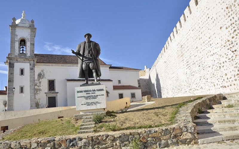 /fileuploads/COSTA VICENTINA/quintadosardanito_costa_vicentina_zambujeiradomar_alentejo_turismo_patrimonio_castelo de sines.jpg